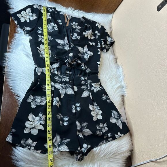 Ecru Lab Floral Cutout Shirts Romper Size Medium - Picture 11 of 16